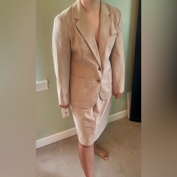70s Vintage Faux Suede Skirt Suit in Tan Modern Size Medium - Picture 2 of 16